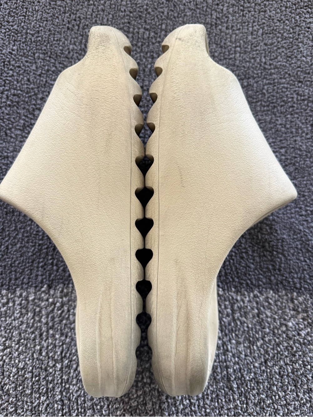 Adidas Yeezy Slides (2022) - Bone - Picture 7 of 11
